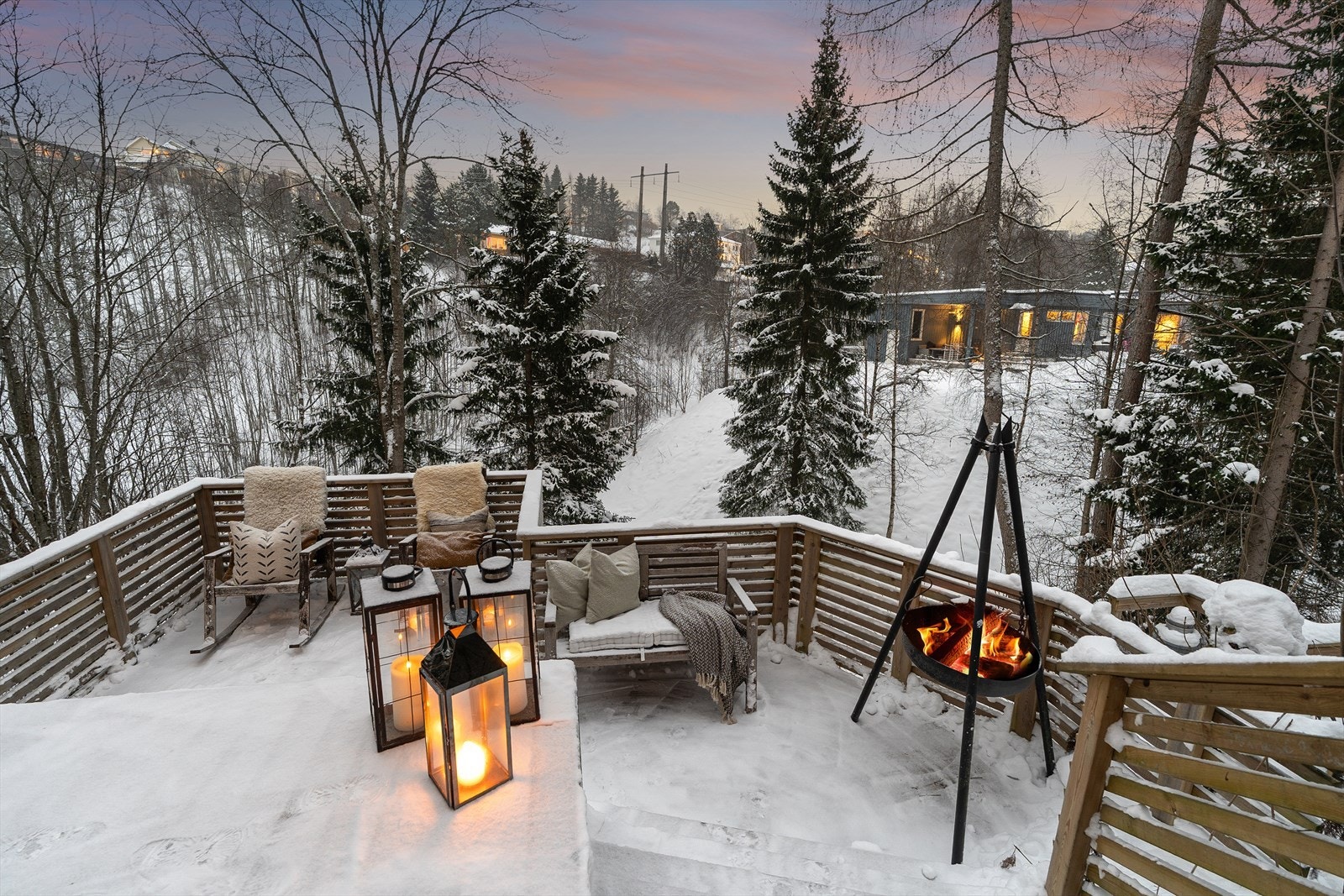 Et populært og tilbaketrukket boligfelt som blir beskrevet som et familievennlig og rolig område med nærhet til alt en familie behøver i hverdagen. Området byr på nærhet til skole, barnehage, nærhet til marka, dagligvarebutikker, idrettsanlegg og mye mer! Galleribilde