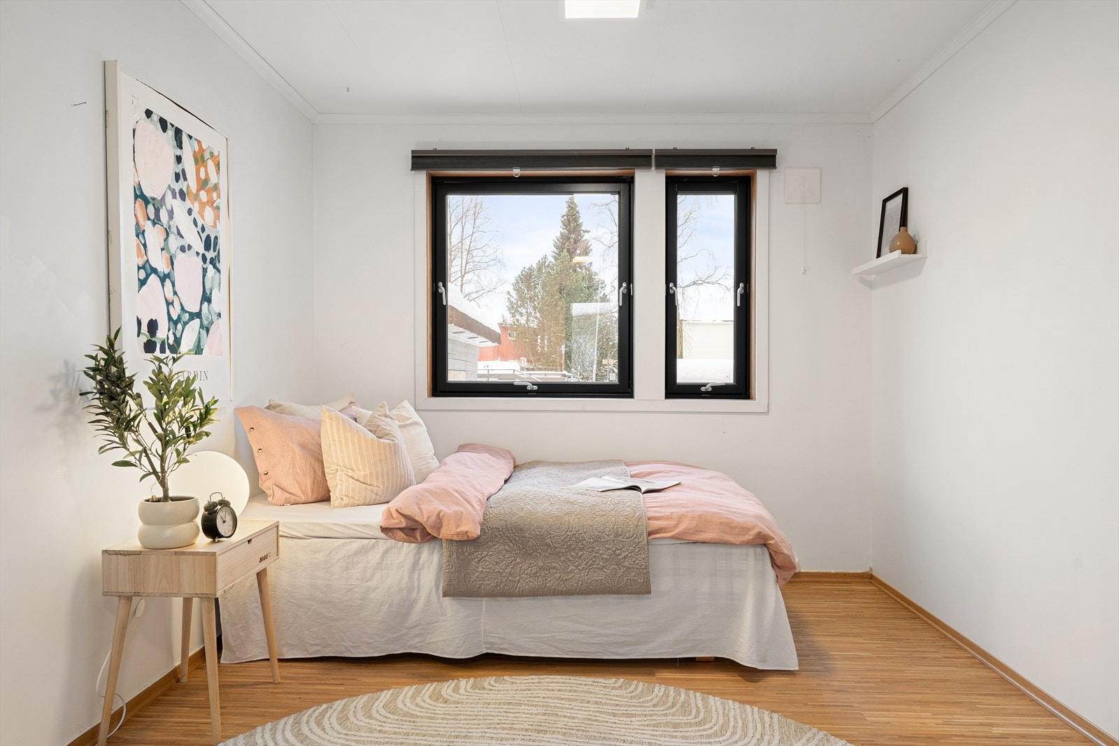 Rommet kan også fint benyttes som gjesterom, barnerom, treningsrom, bibliotek eller kontor. Galleribilde