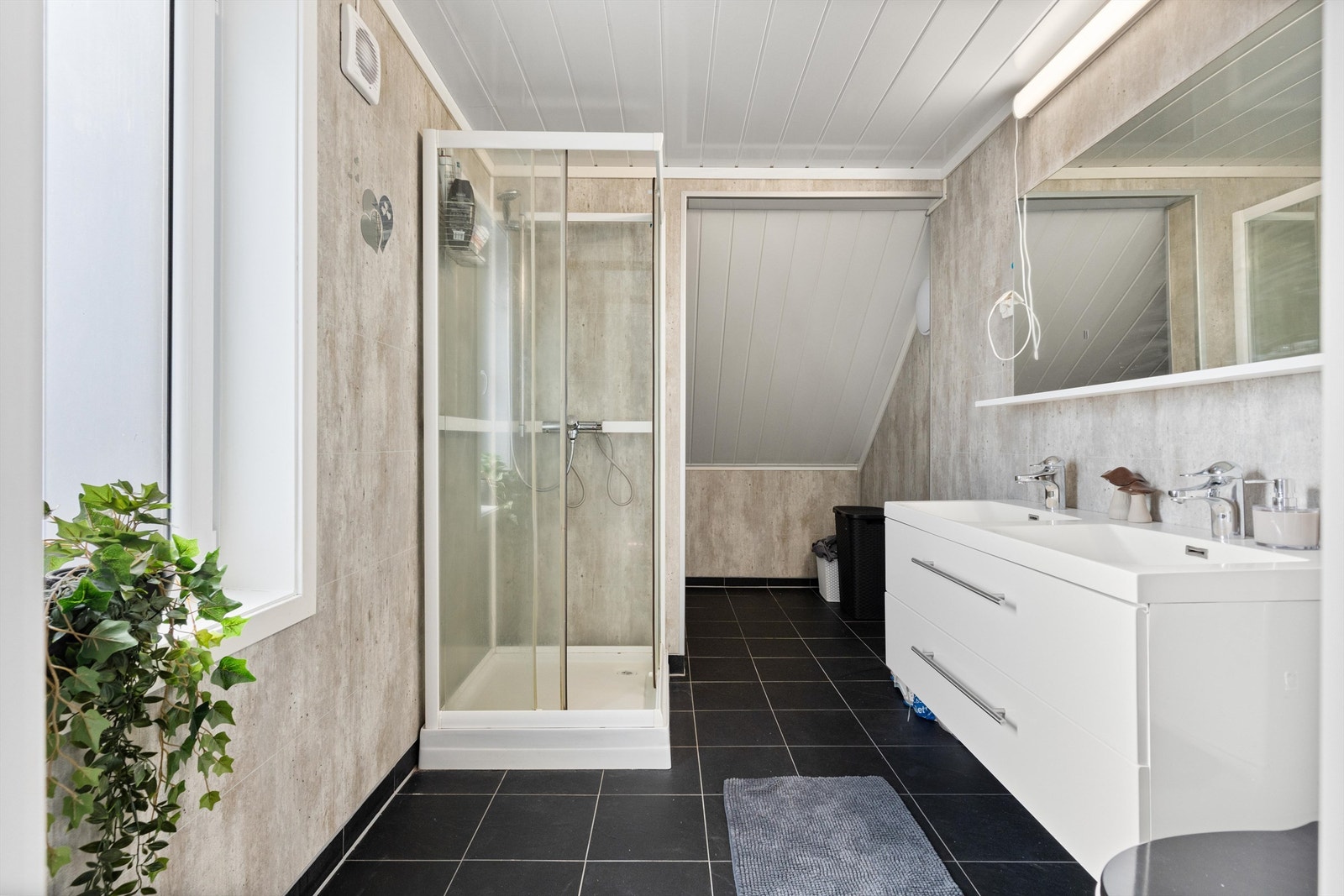 Bad - Utleiedel Galleribilde