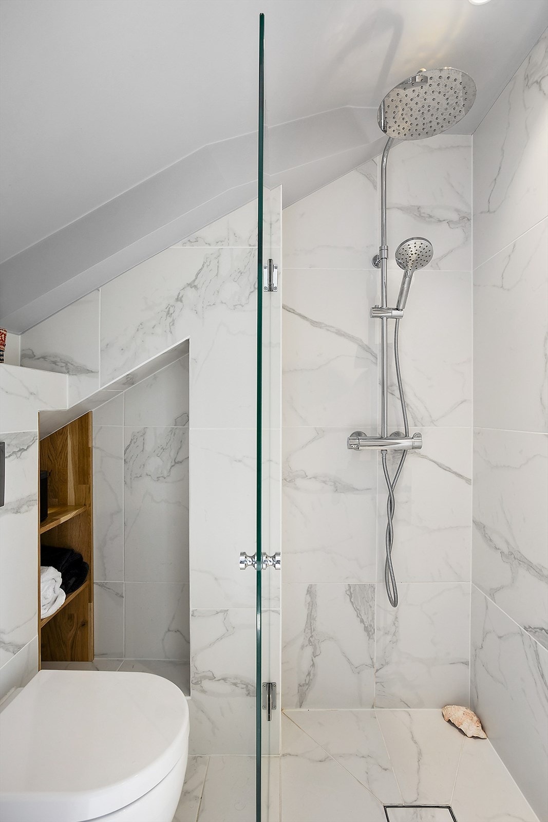 Romslig dusjsone som virkelig gir deg spa-følelsen. Galleribilde