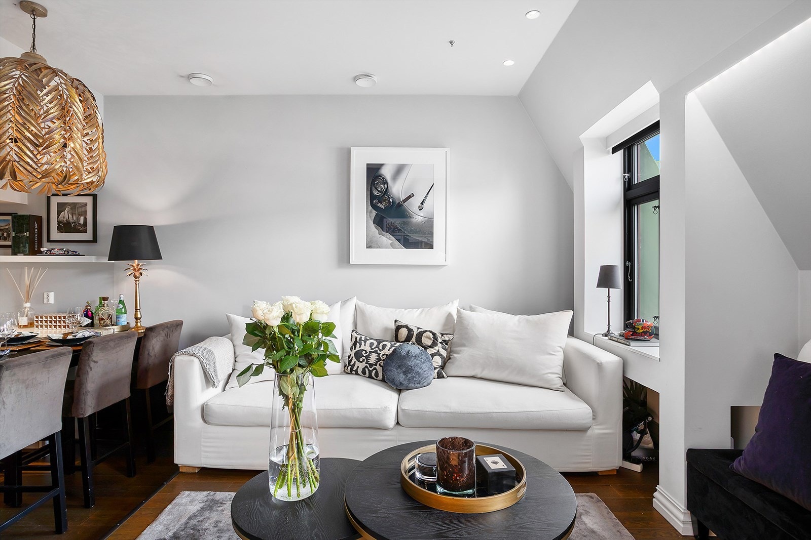 Plass til både spisegruppe og sofaseksjon. Galleribilde