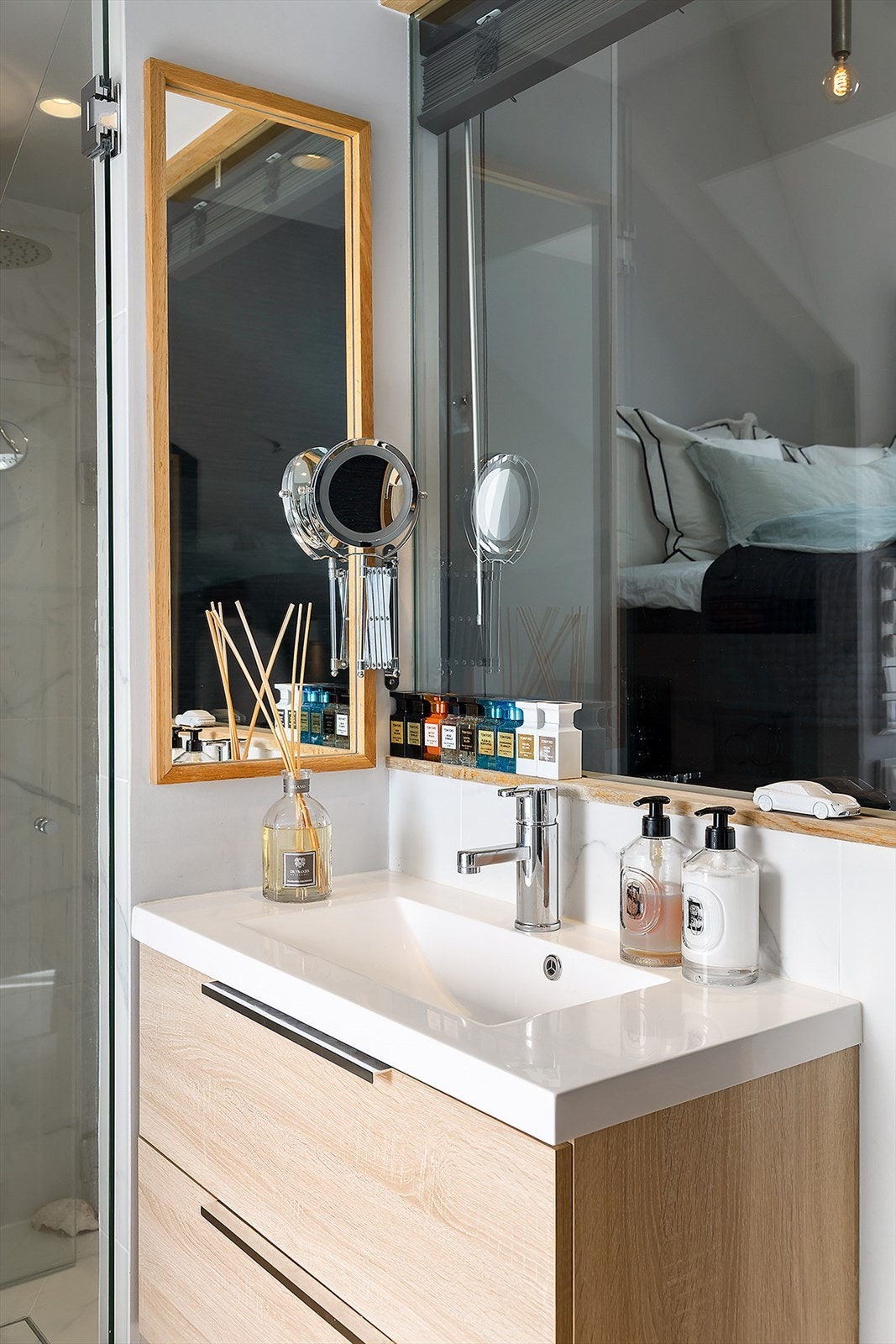 Plassbygget innredning av høy standard. Galleribilde