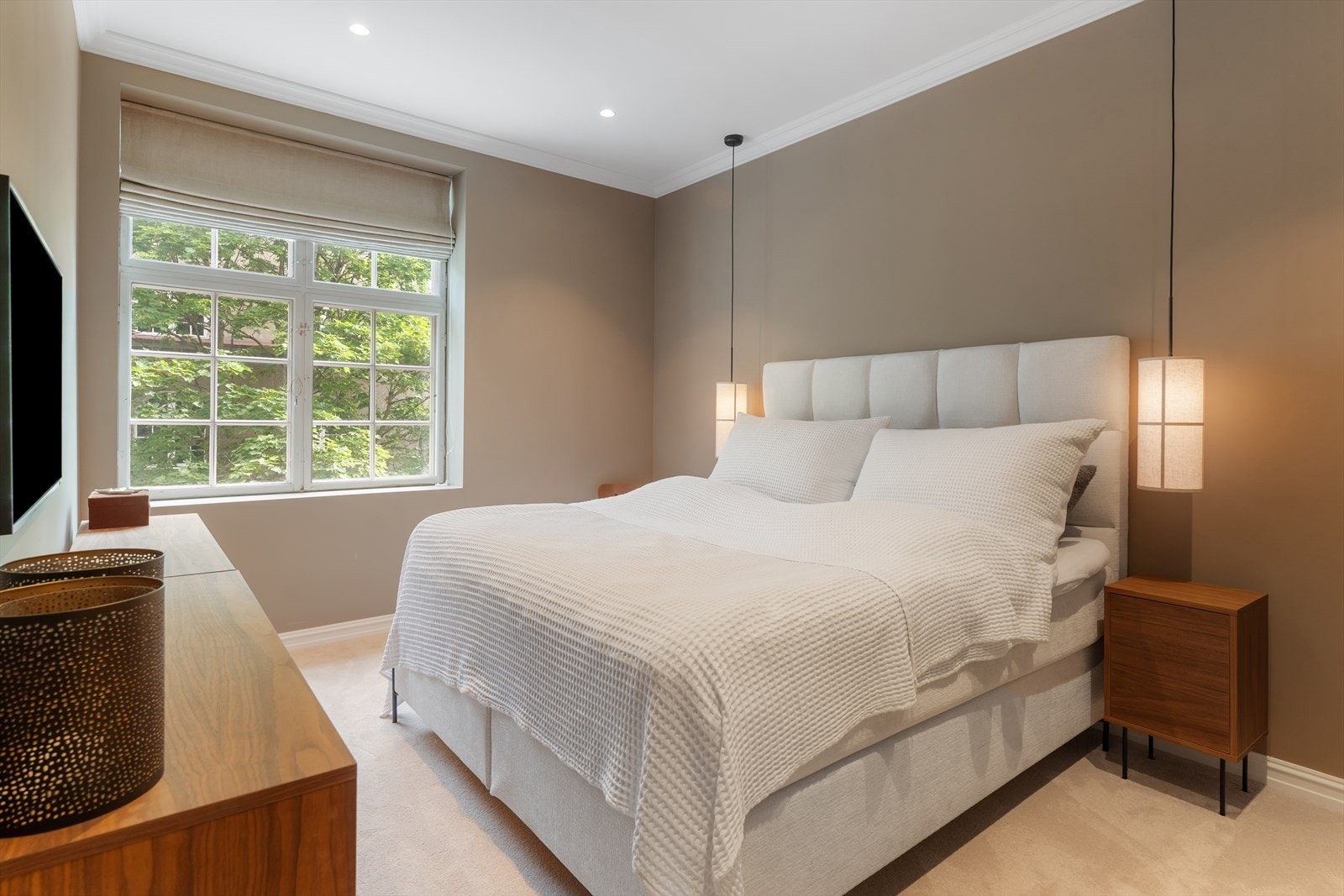 Begge soverom ligger skjermet til mot bakgård og rolig sidegate Galleribilde