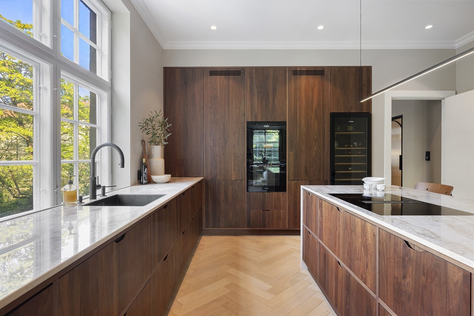 Velutstyrt og delikat kjøkken fra Frid - Perfekt for hobbykokken! Galleribilde