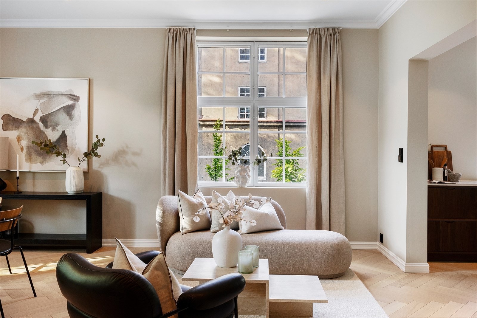 Sameiet har ni parkeringsplasser til leie etter venteliste for kun kr 400,- pr. mnd. Galleribilde