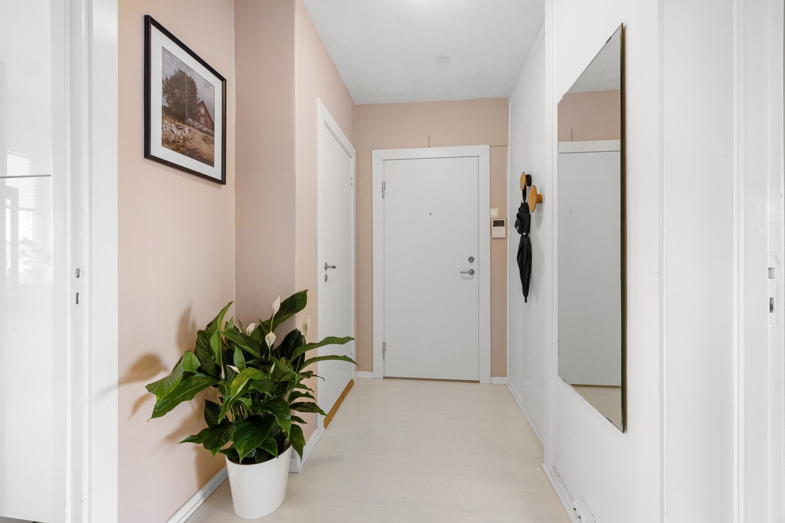 Entré/gang. Galleribilde