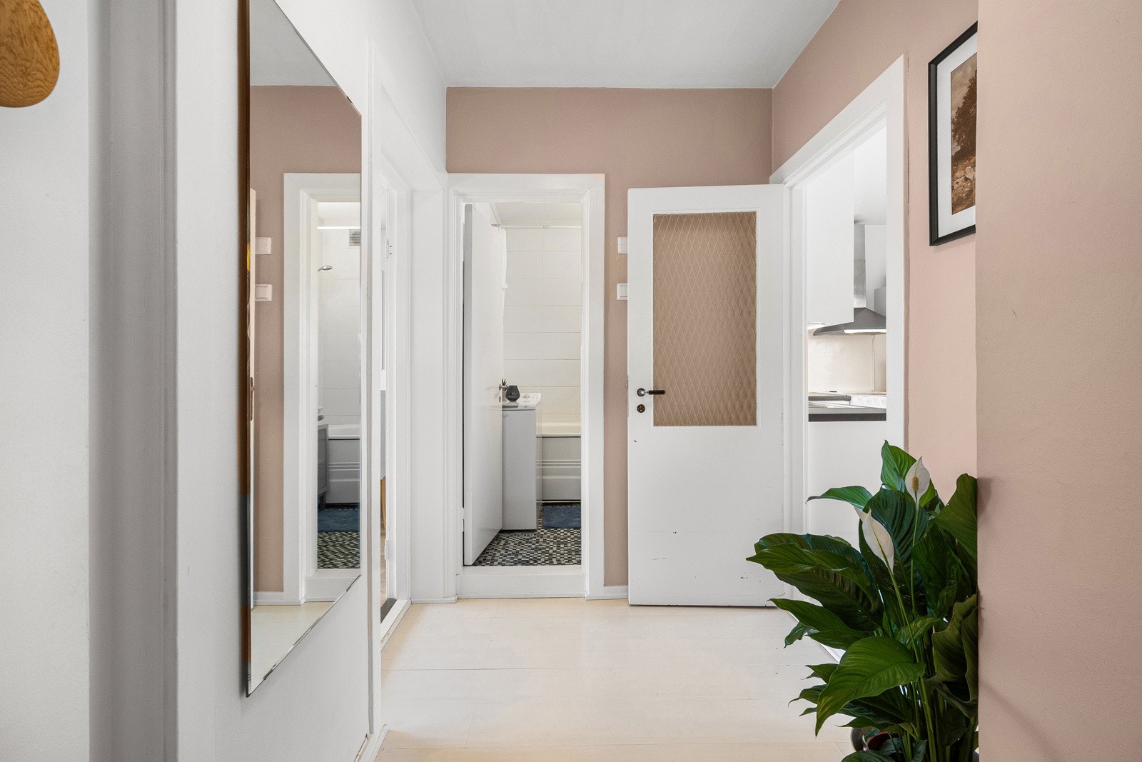 Entré/gang. Galleribilde