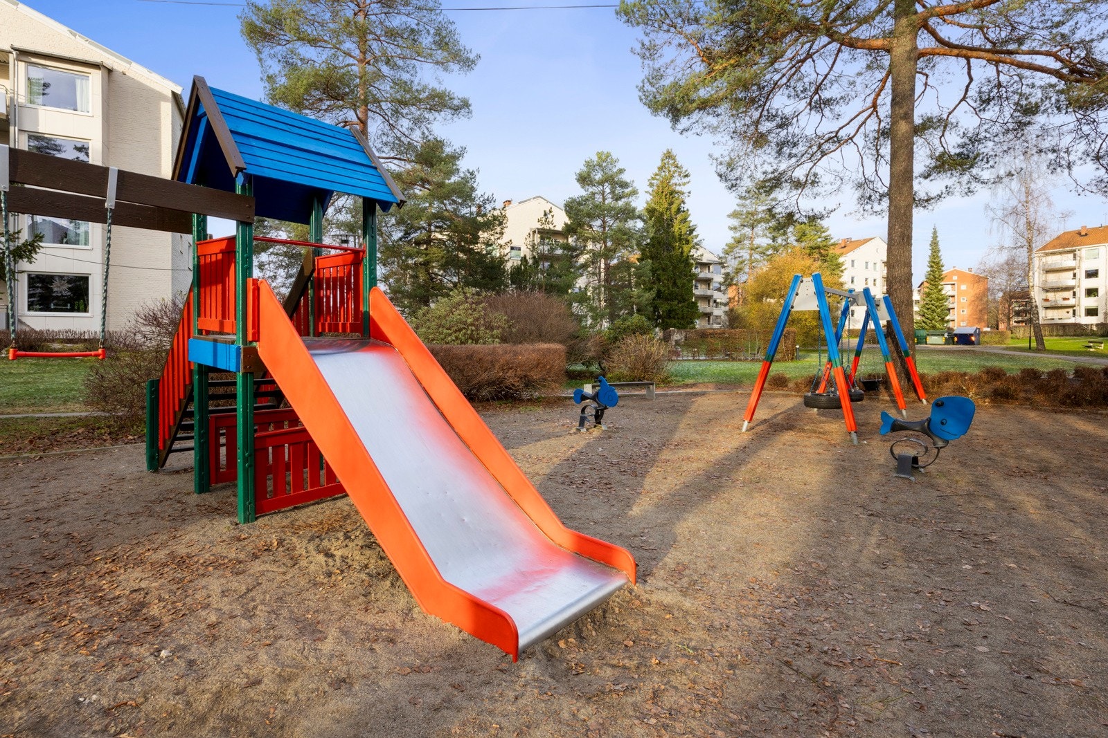 Uteområder i borettslaget, like utenfor døren. Galleribilde