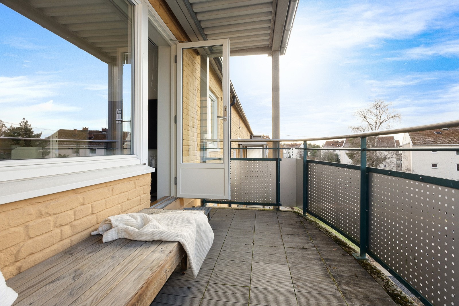 Balkongen har takoverbygg. Galleribilde