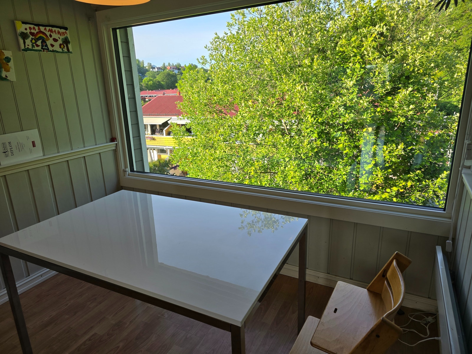 Store, flotte nye vinduer i spisestua fra 2024. Galleribilde