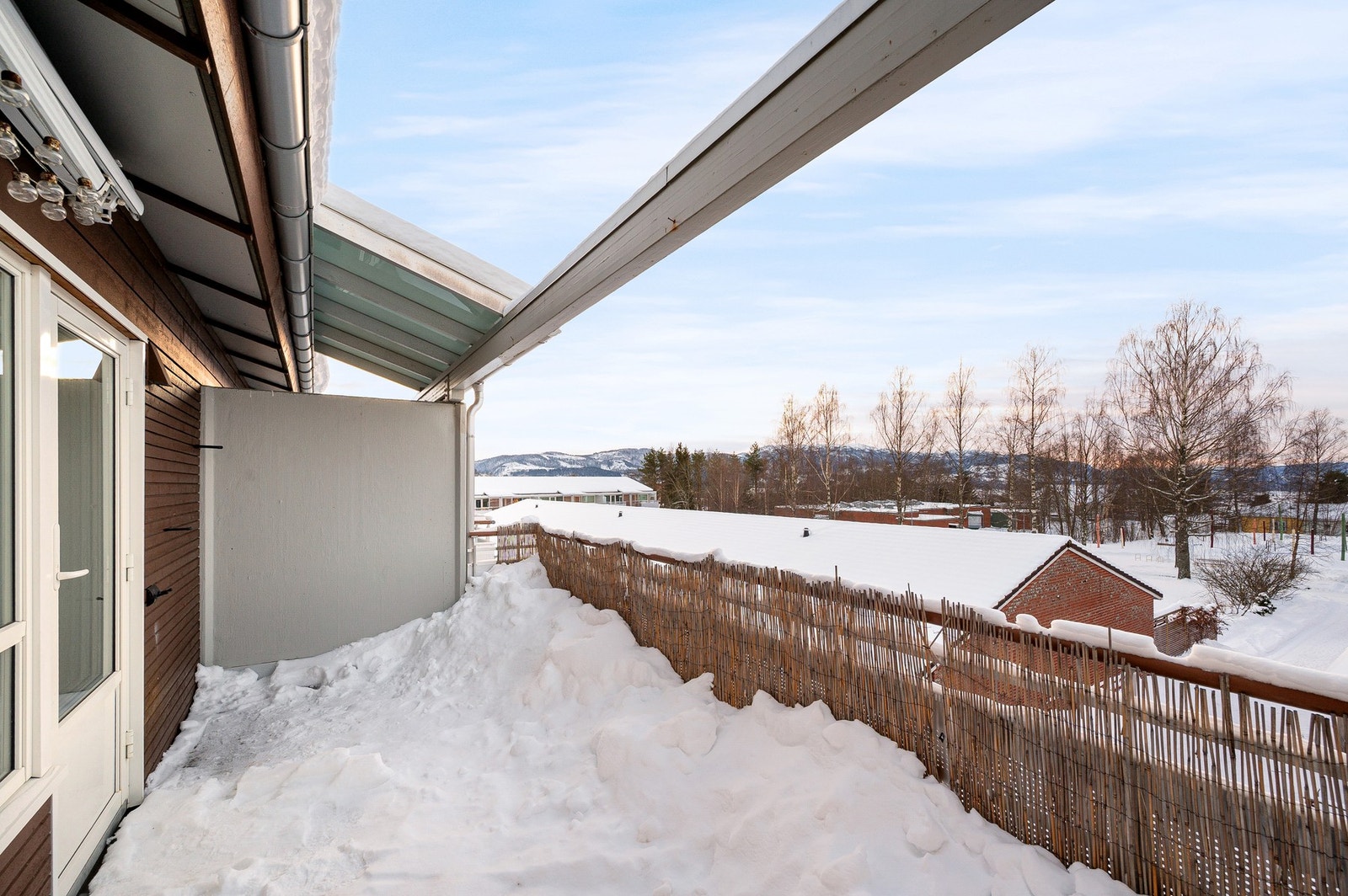 Romslig balkong med markise på 11,4 m² med gode solforhold. Galleribilde