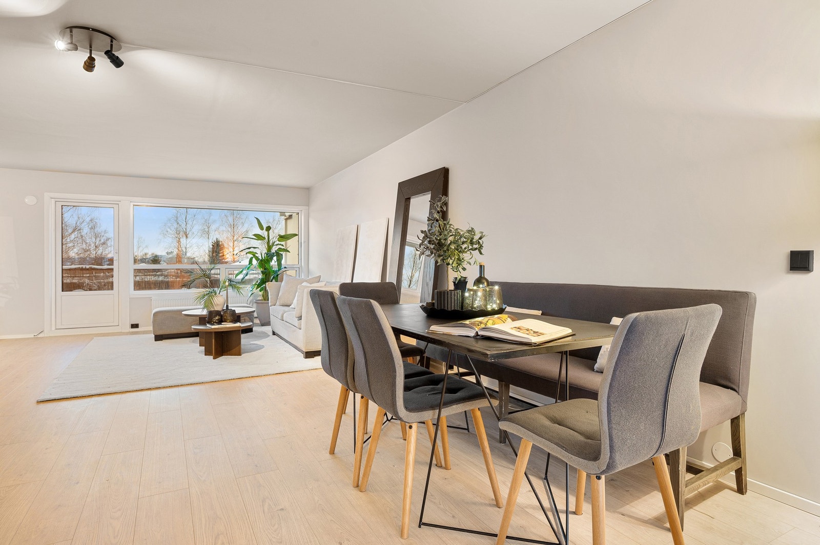 Spisestue finner sin naturlige plass mellom stue og kjøkken. Galleribilde