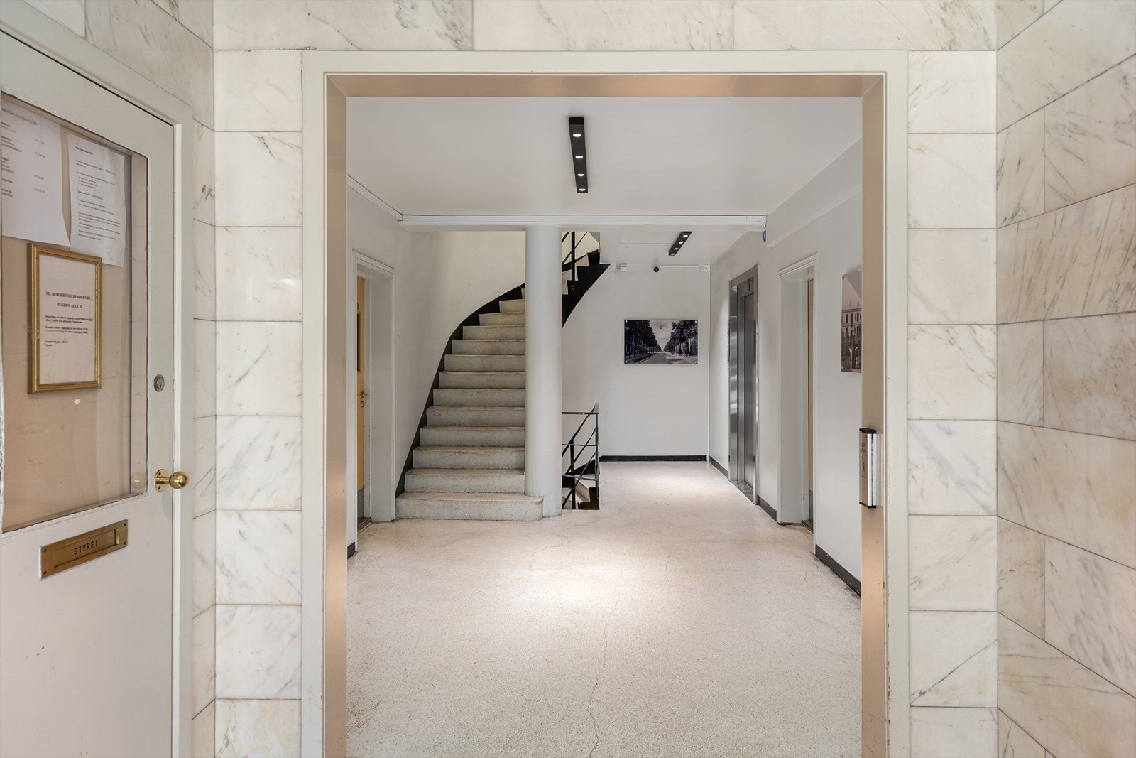 Velkommen til Bygdøy allé 20 - Heisen tar deg opp til leiligheten Galleribilde