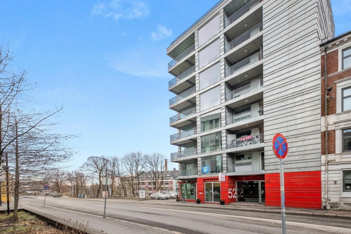 Bygården ble bygget i 2010 med stilig og moderne arkitektur. Galleribilde