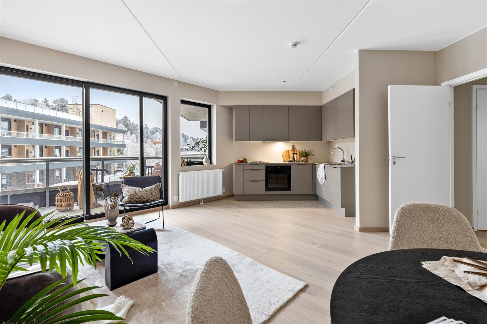 Fra stuen har du direkte adkomst til balkongen. Galleribilde