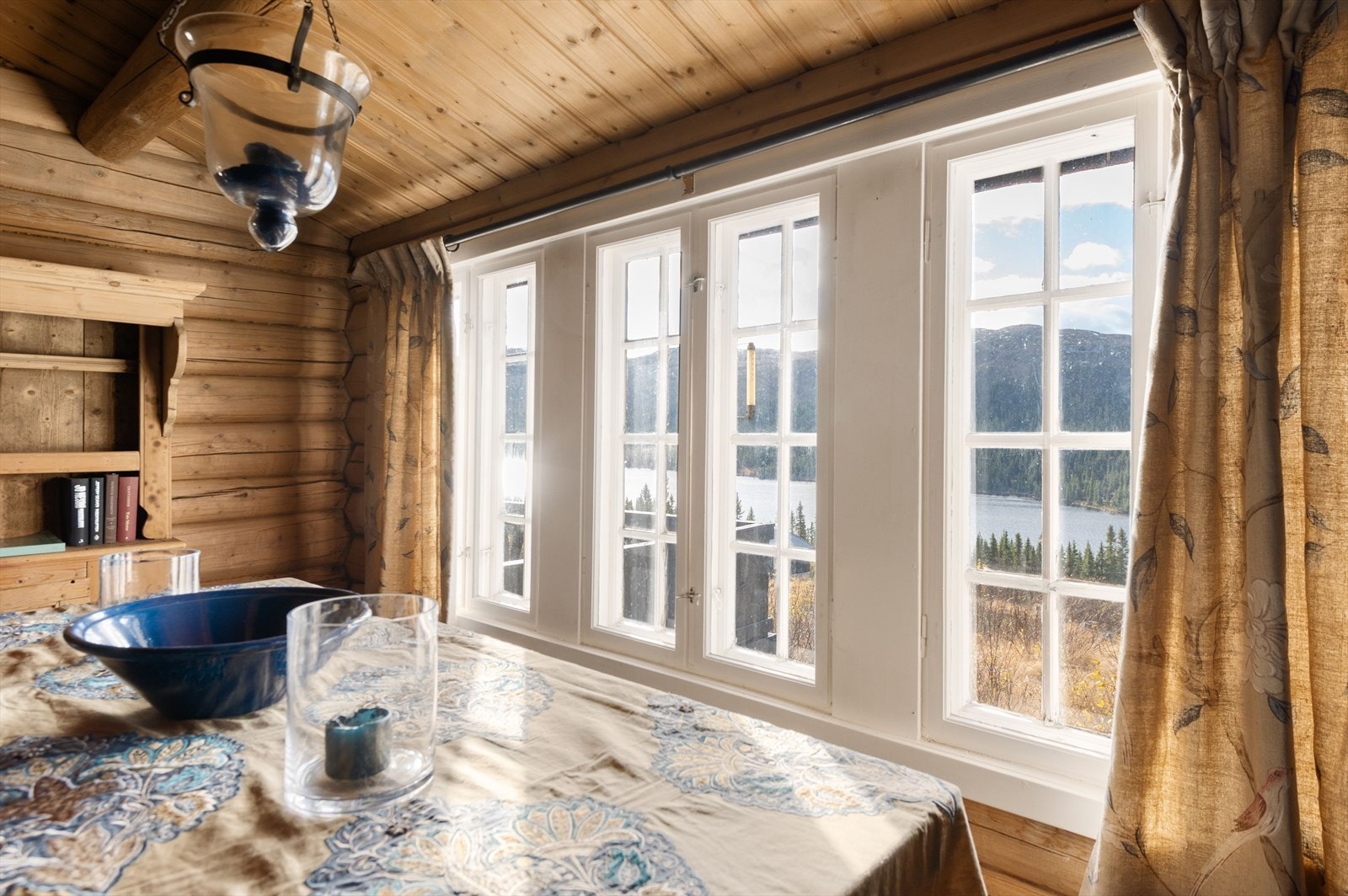 Her kan man nyte middagen med vakker utsikt. Galleribilde