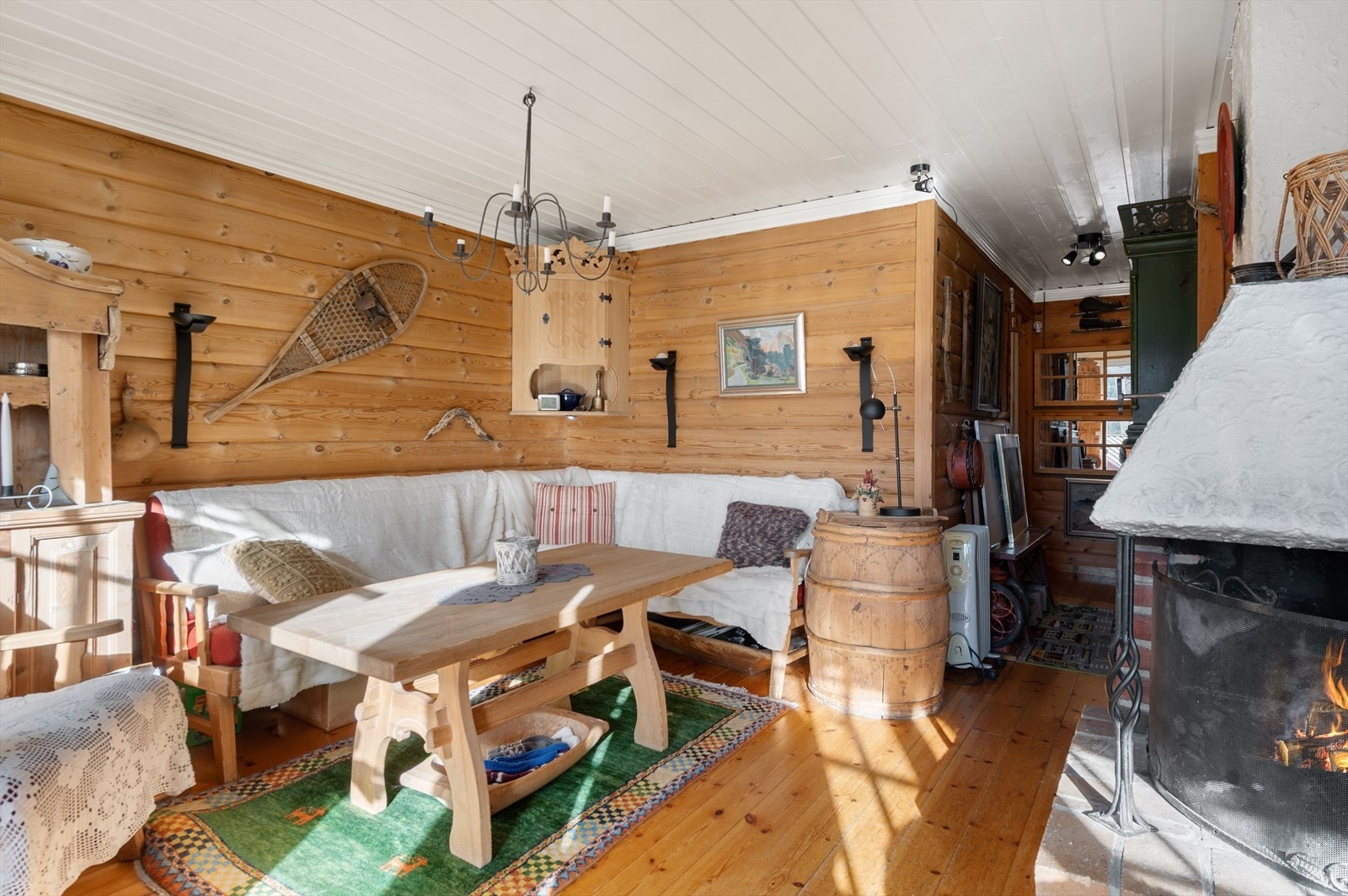 Romslig sofagruppe med plass til hele familien. Galleribilde