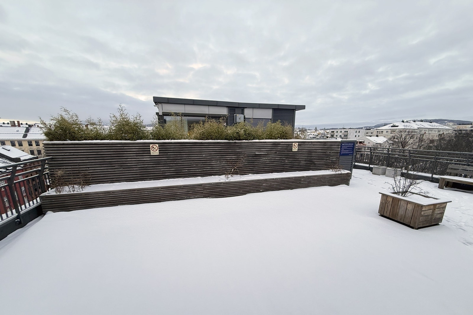 Takterrassene er store og har gode solforhold, samt fin utsikt over byen Galleribilde