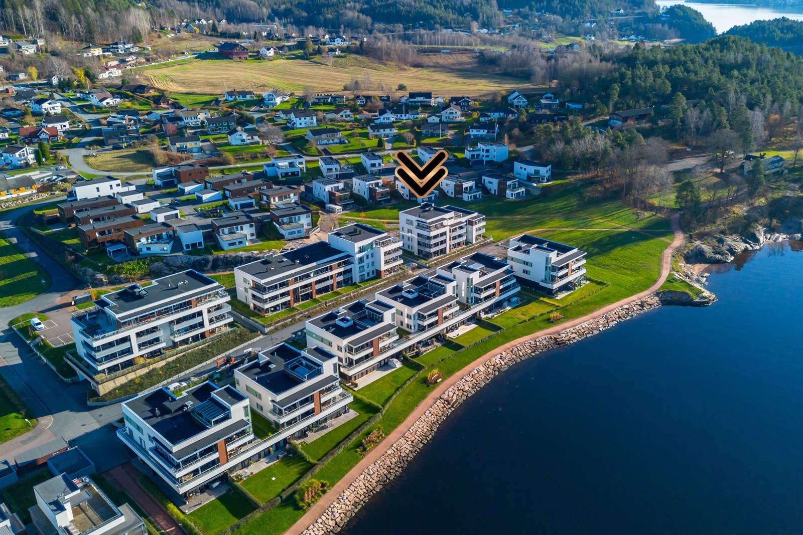 Dagligvarehandelen kan blant annet gjøres på Kiwi Gullaug og Kiwi Vitbank. Ønsker du ytterligere servicetilbud har CC Drammen en fin miks av butikker. Galleribilde