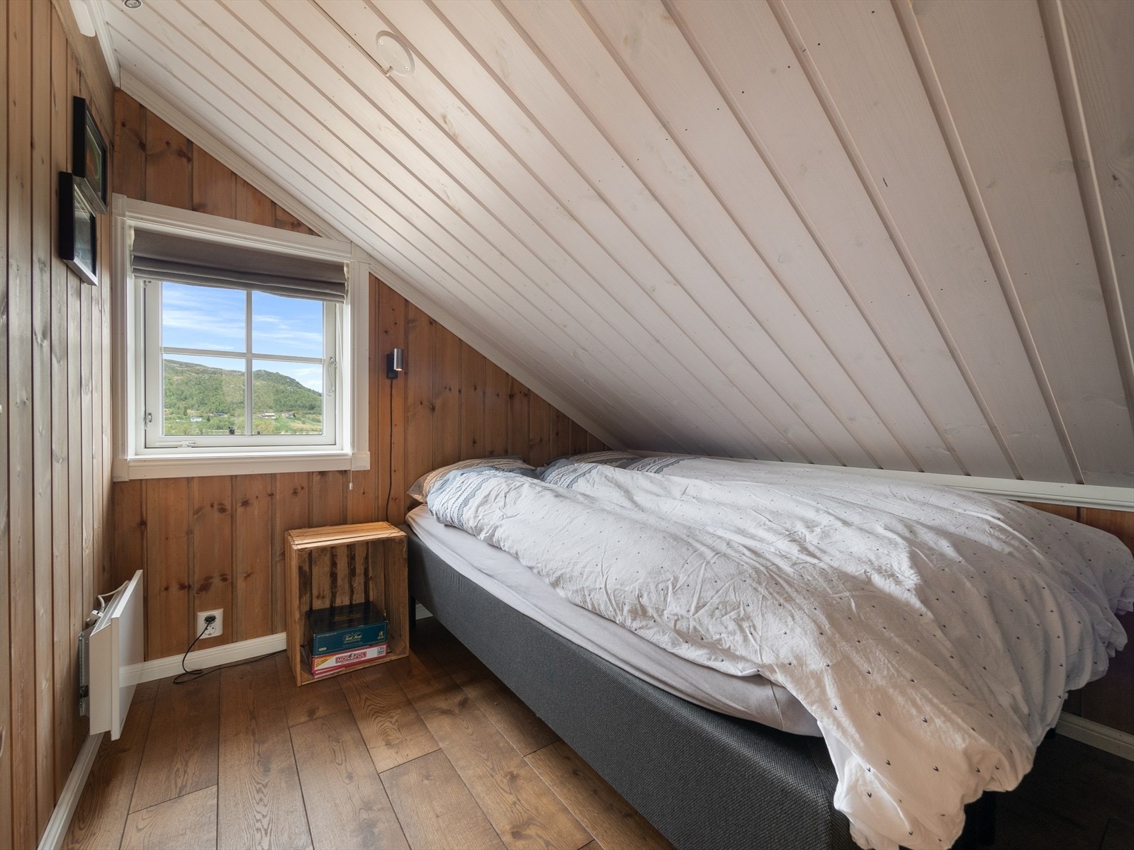 Begge soverommene har panelovn installert for effektiv oppvarming. Galleribilde