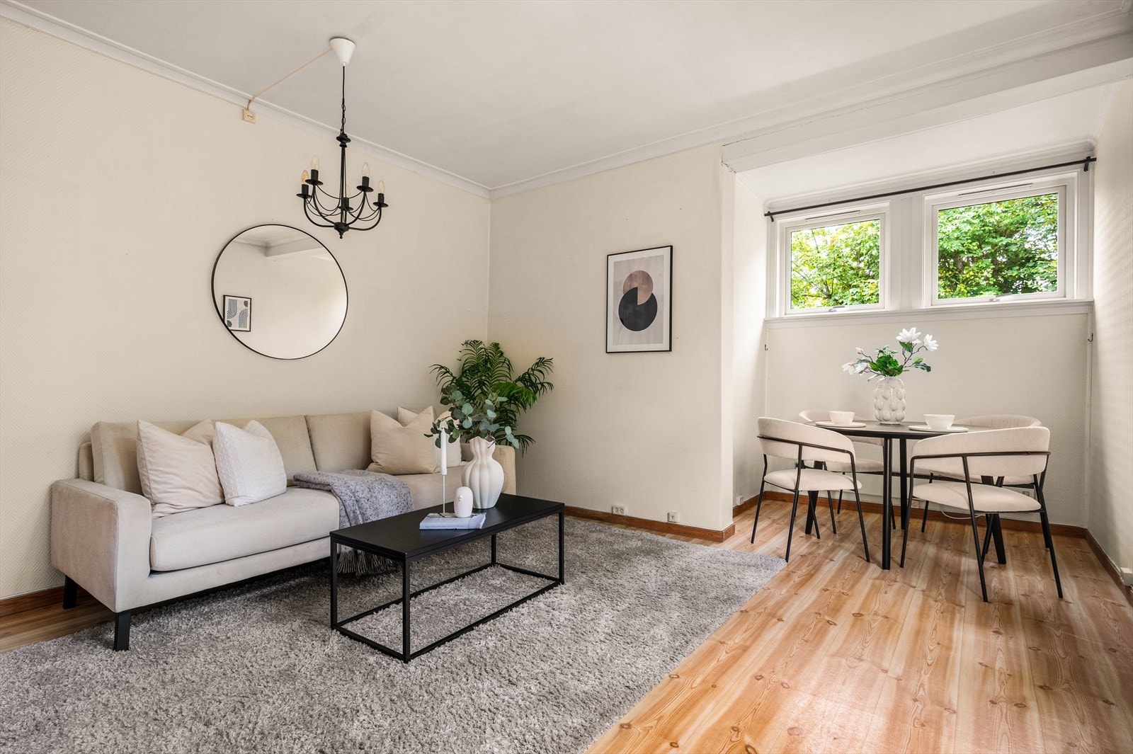 Stuen har en fin utforming som gjør det enkelt å innrede i ulike soner Galleribilde