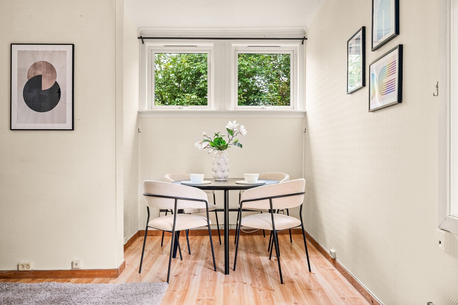 God plass til innredning av spisegruppe Galleribilde