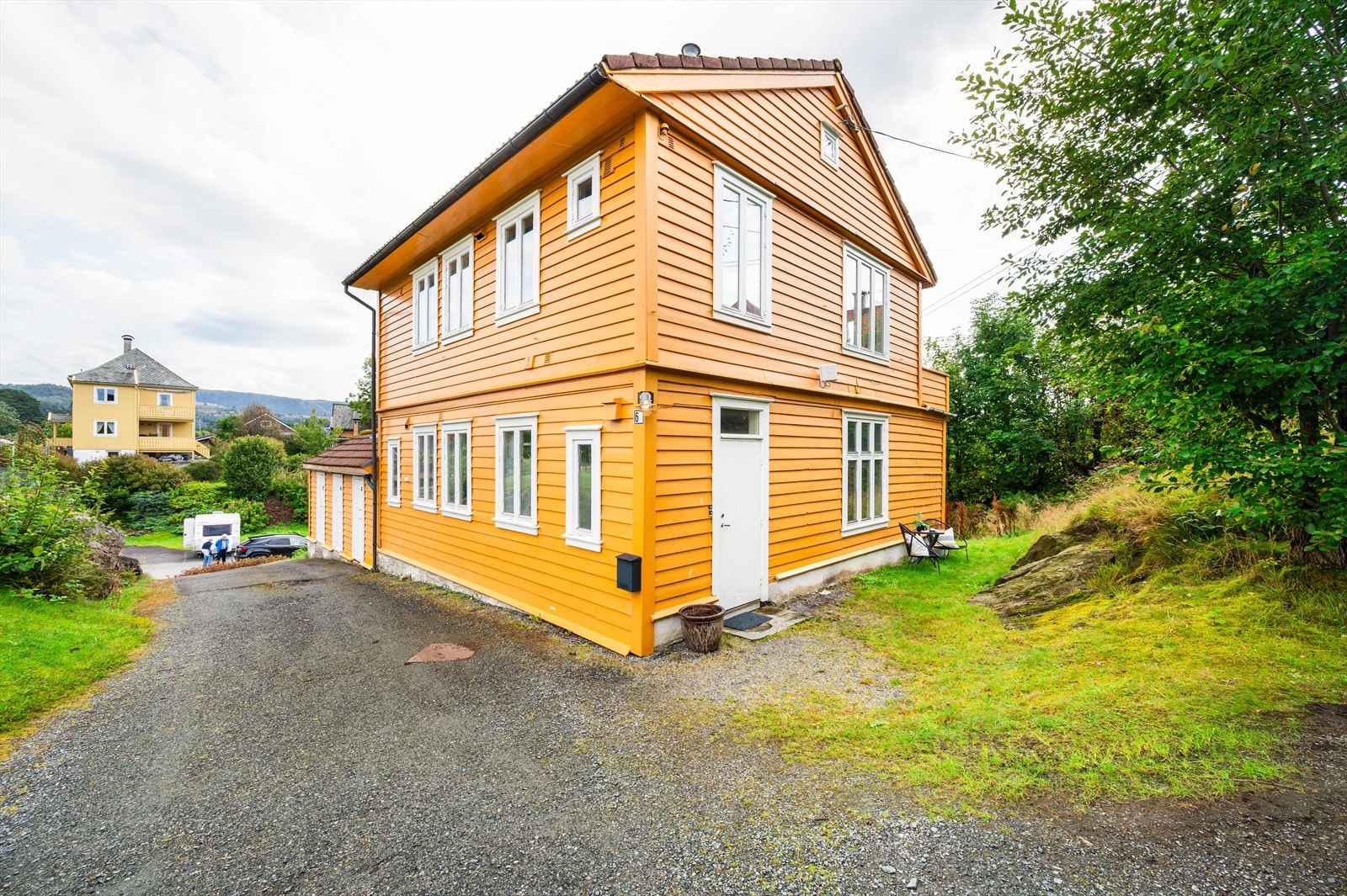 Gode parkeringsmuligheter på egen tomt Galleribilde