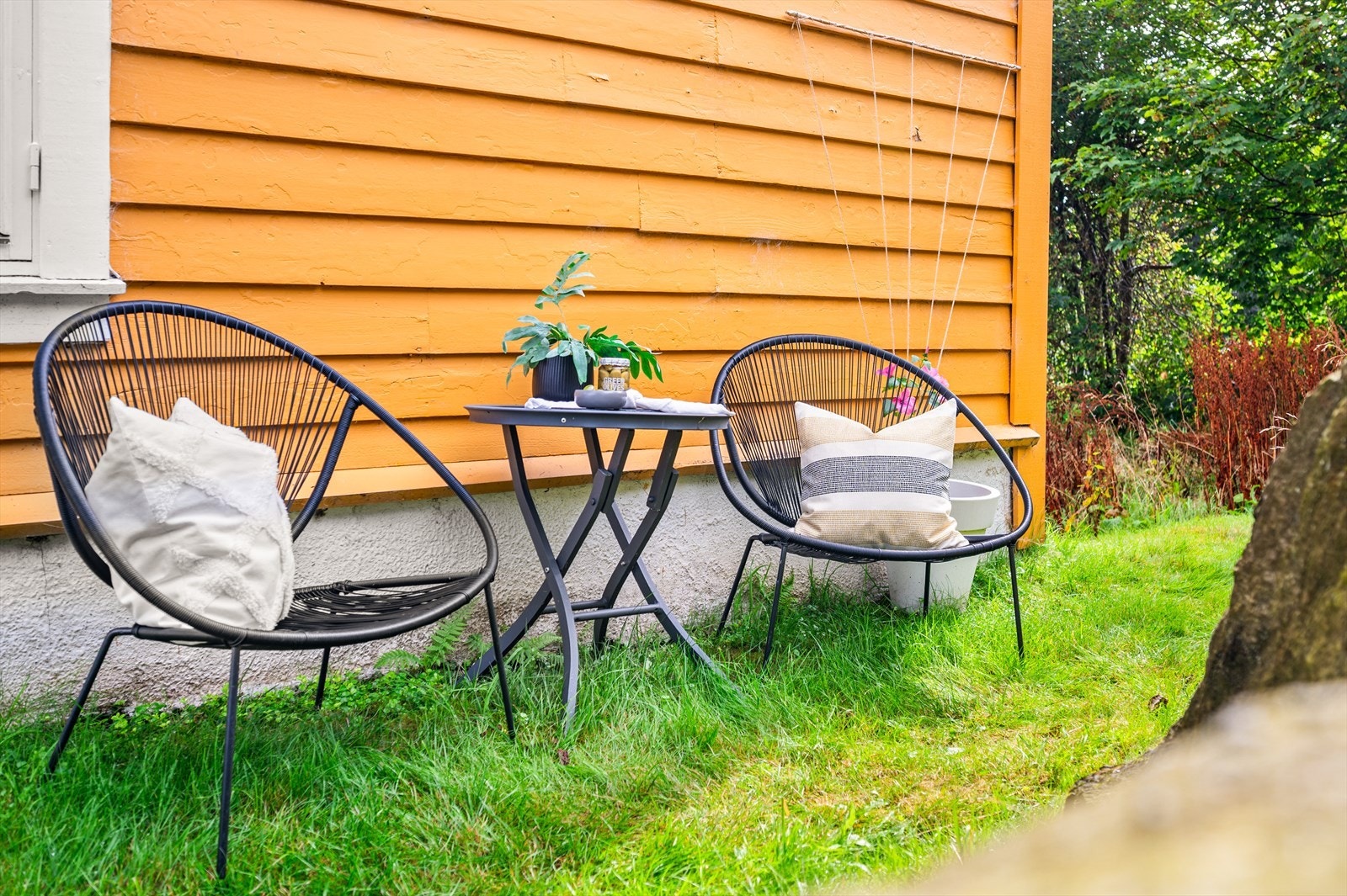 Rikelig med uteplasser hvor du enkelt kan forflytte seg etter solen Galleribilde