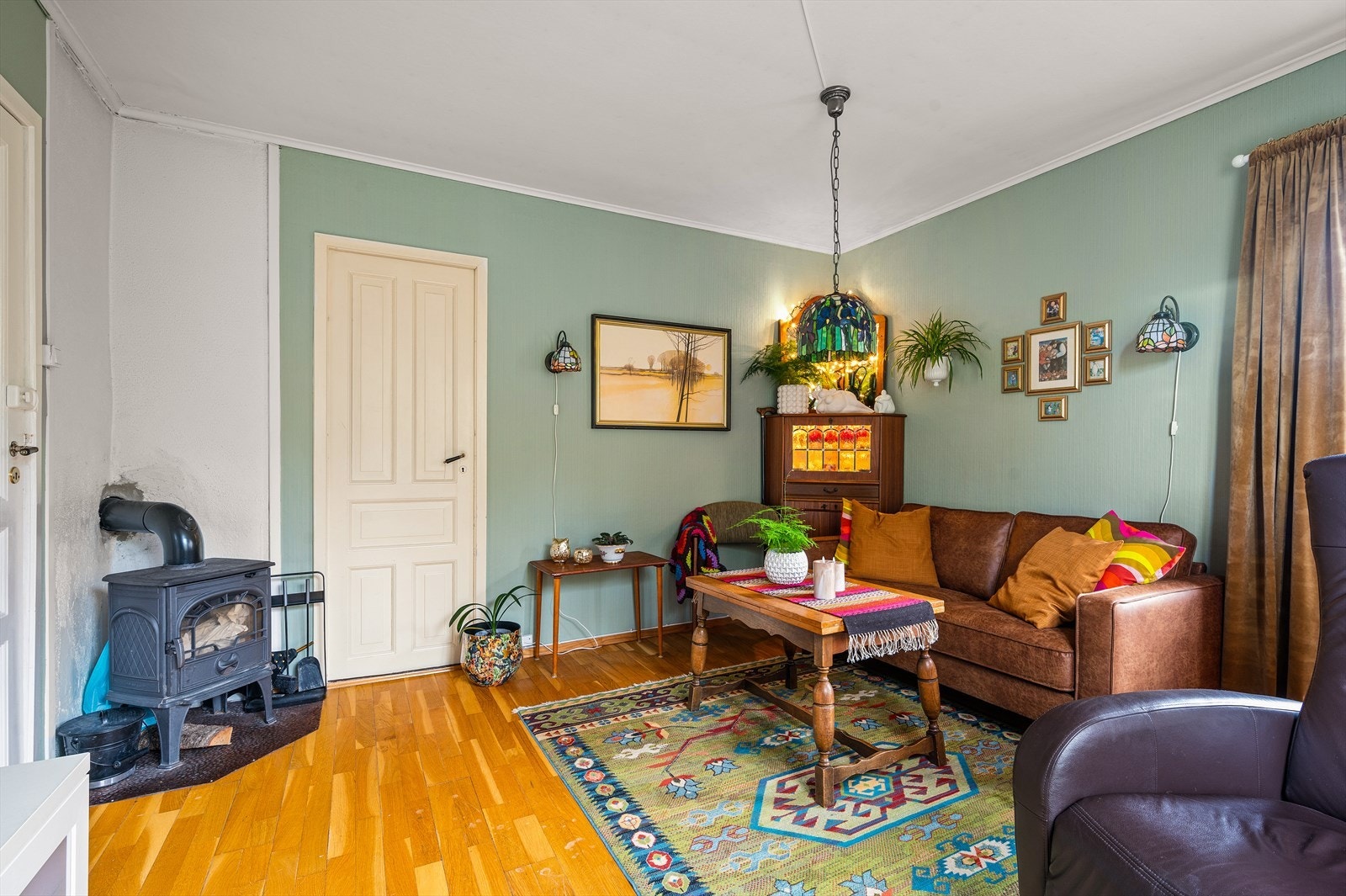 Stuen har en fin utforming som gjør det enkelt å innrede i ulike soner Galleribilde