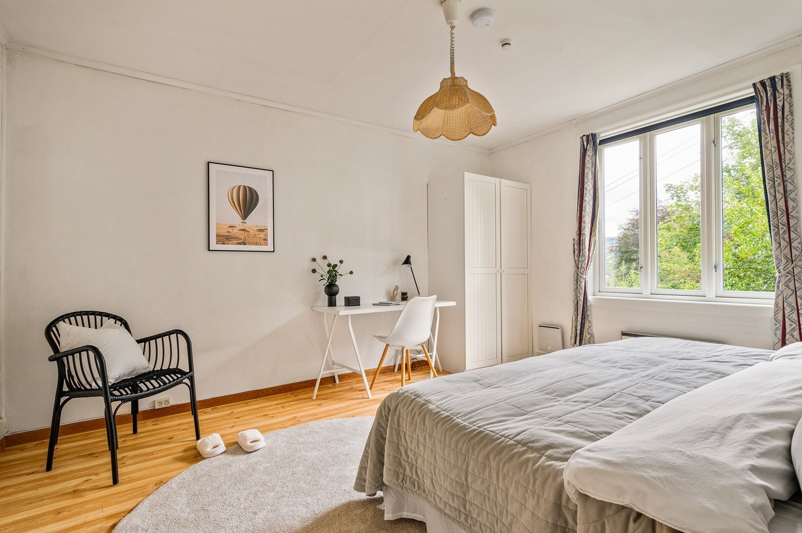 Vindu på soverommet er datert 2016 Galleribilde