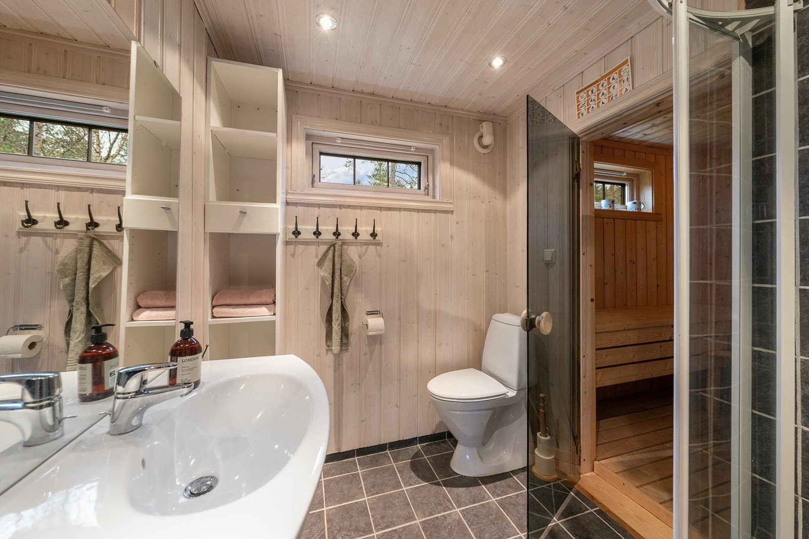 Bad med varmekabler i gulv. Galleribilde