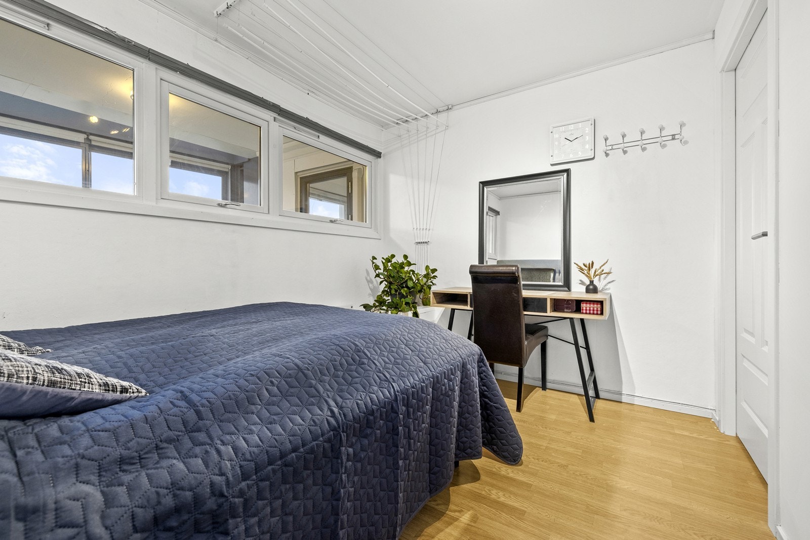 Soverommet har laminatgulv og malte veggflater. Galleribilde