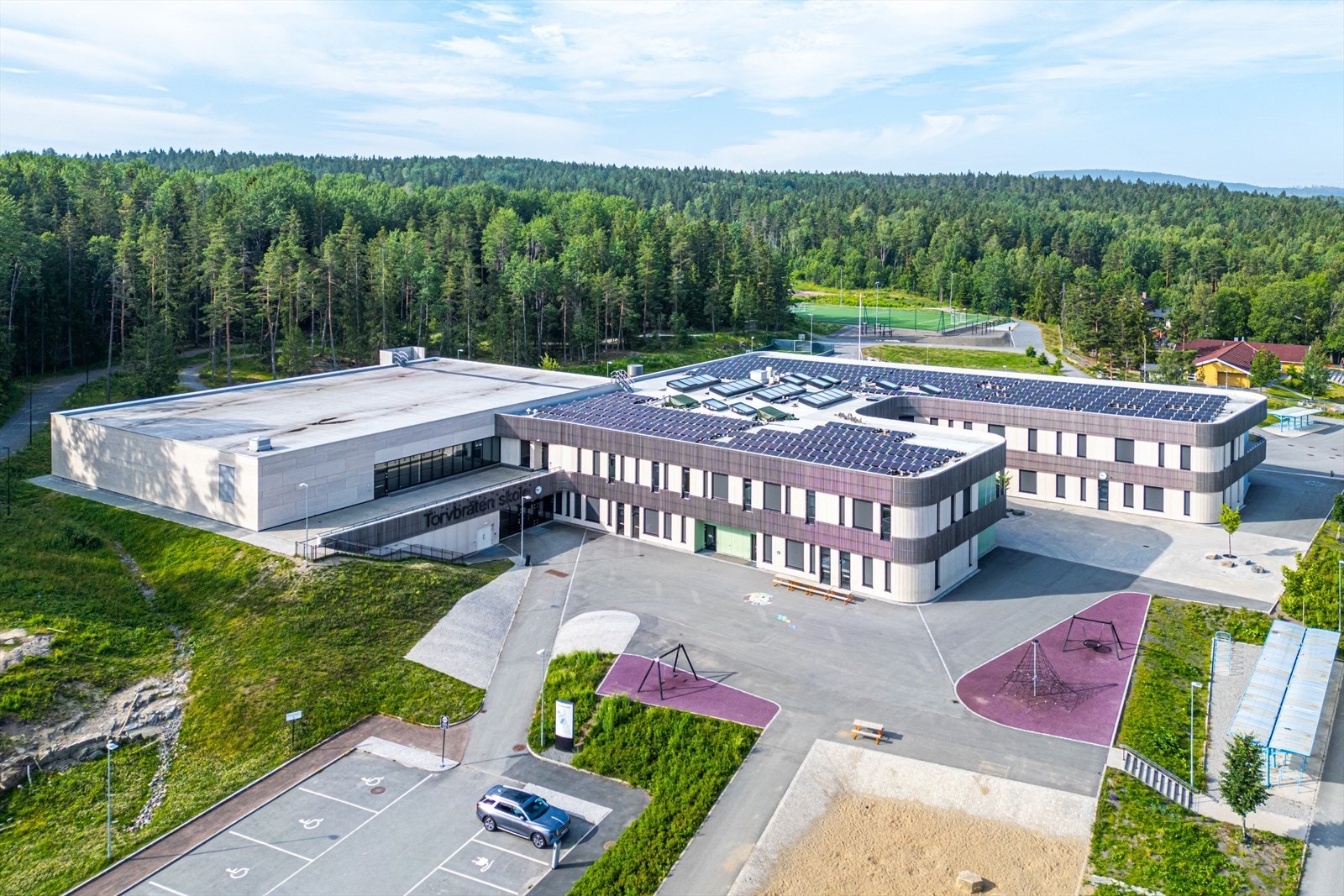 Torvbråten barneskole. Boligen har en meget attraktiv beliggenhet for barnefamilier, med ca. 5 minutters gange til Torvbråten Kanvas barnehage. Det er flere barnehager i området, samt nye, prisbelønte Torvbråten barneskole i umiddelbar nærhet. Galleribilde