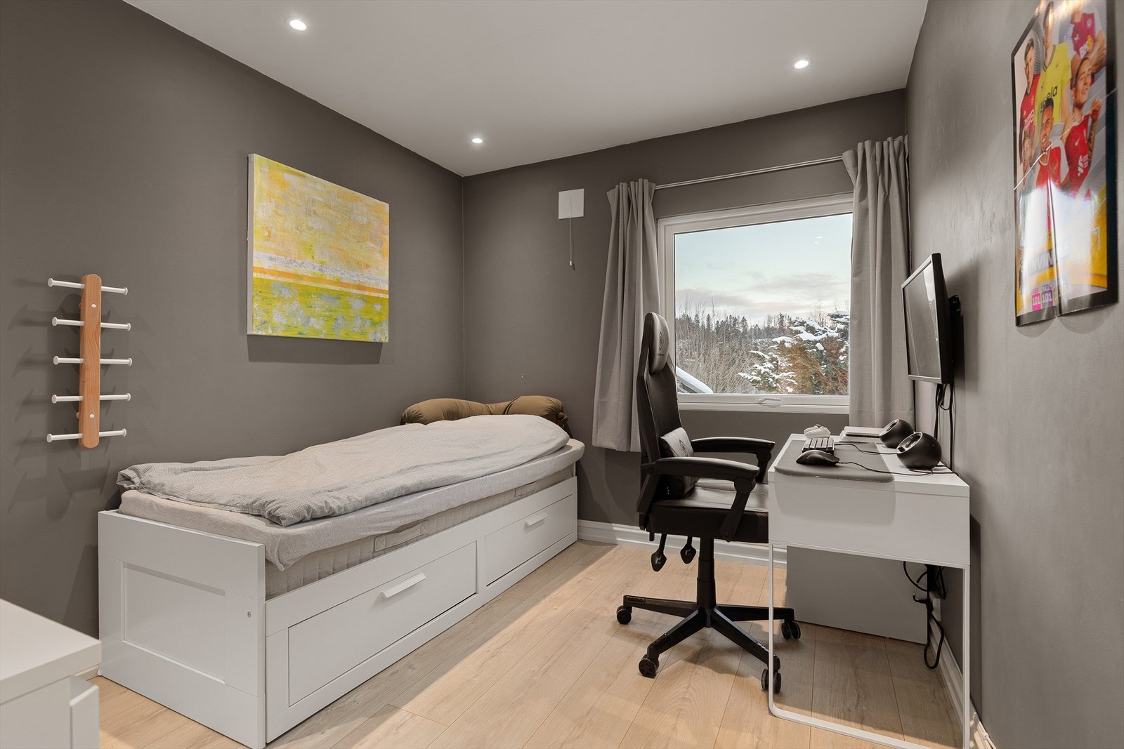 Soverom 2. Soverommet har en fleksibel utforming som egner seg godt som barnerom, gjesterom eller kontor. Galleribilde