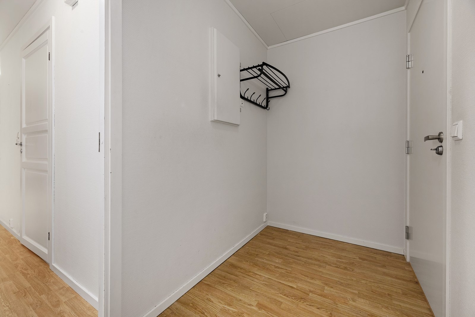 Gang. Leiligheten ligger i populært boligområde med gå/sykkelavstand til det meste du trenger i hverdagen. Kort veg til Kippermoen med alle sine fasiliteter. Galleribilde