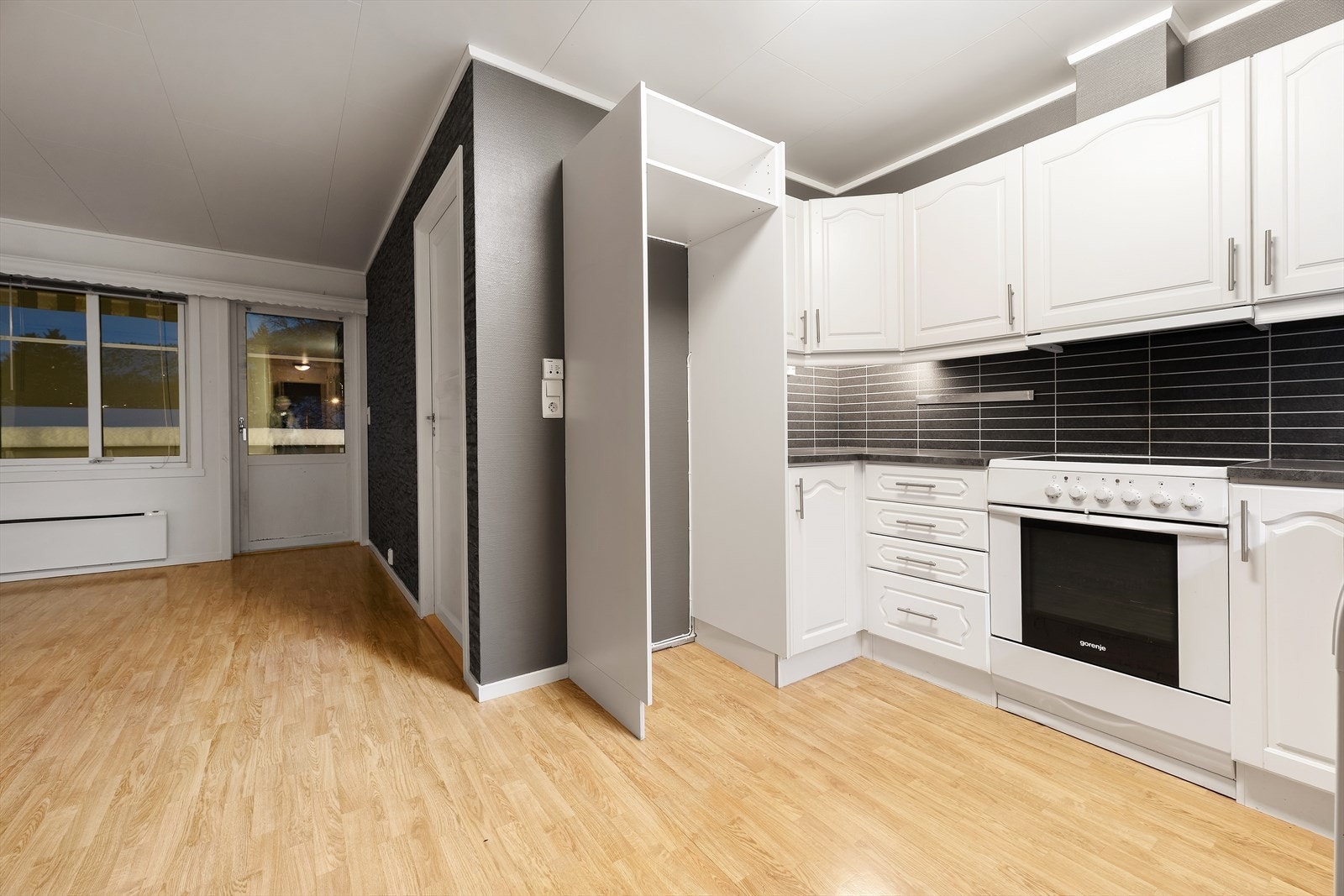 Kjøkken. Komfyr og oppvaskmaskin medfølger. Galleribilde