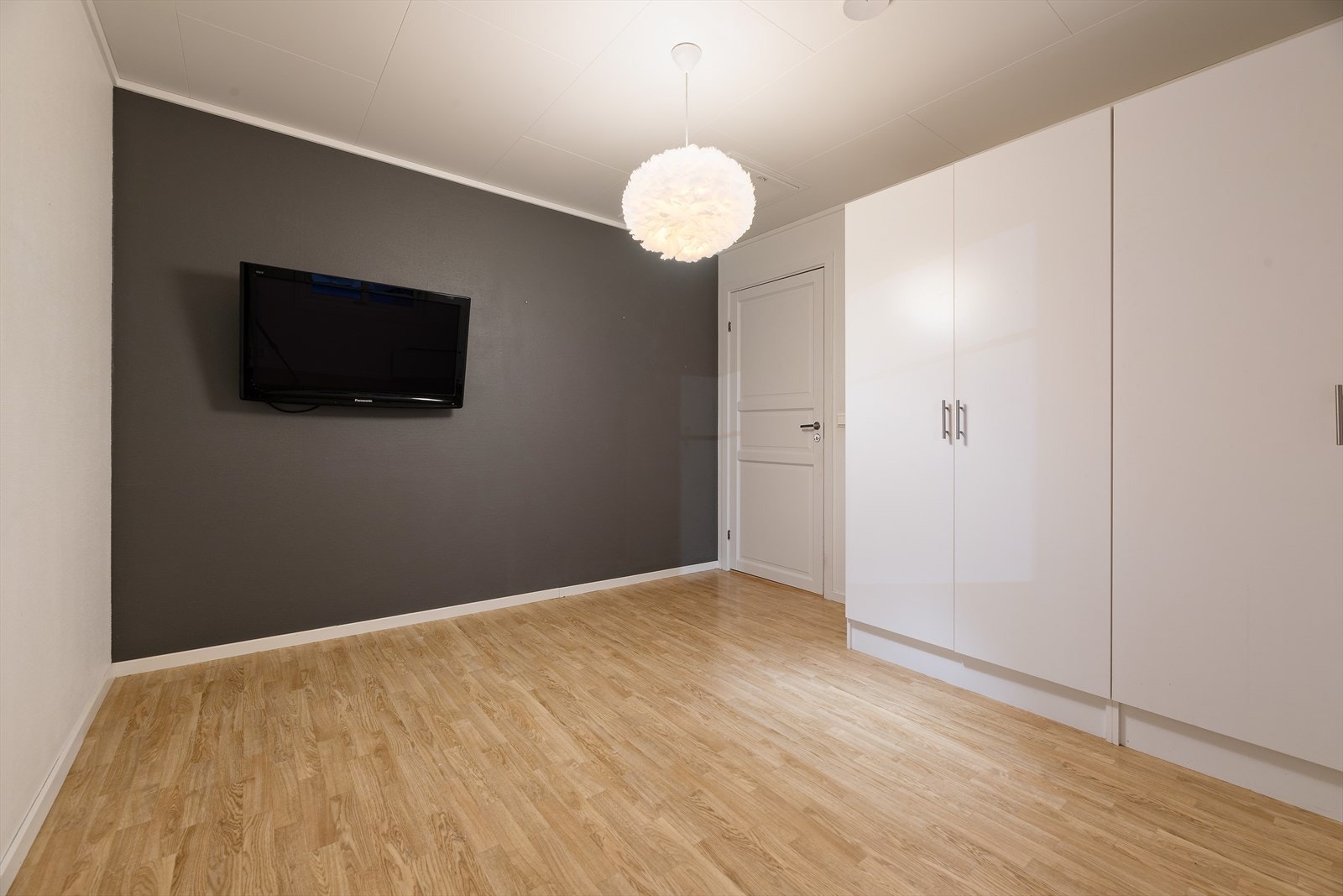 Soverm nr. 1. Godt med garderobeskap. TV medfølger. Galleribilde