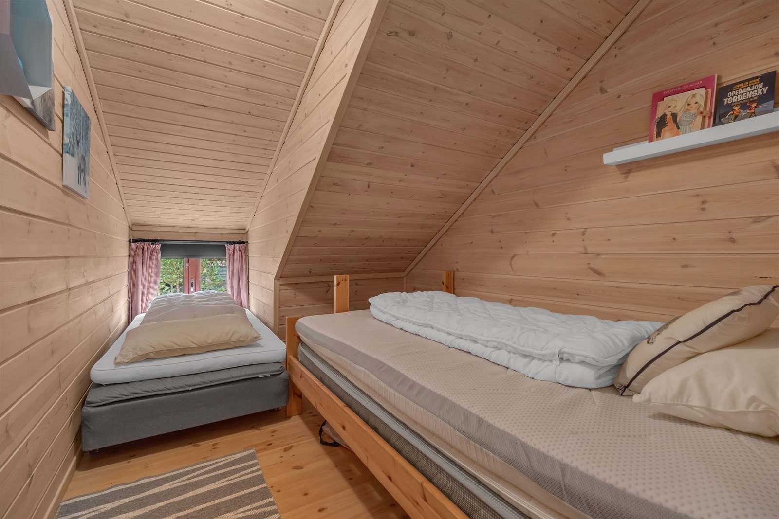 Soverom i andre etasje (ikke omsøkt/godkjent til varig opphold) Galleribilde