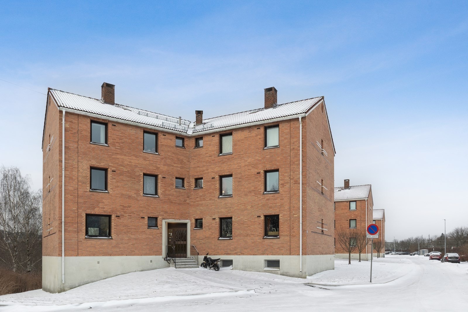 Iqra Iqbal Ved DNB Eiendom har gleden av og presentere denne romslig og lys 3-roms toppleilighet i attraktiv beliggenhet. Perfekt for par eller småfamilie, med gode planløsninger og gjennomgående god standard! Galleribilde