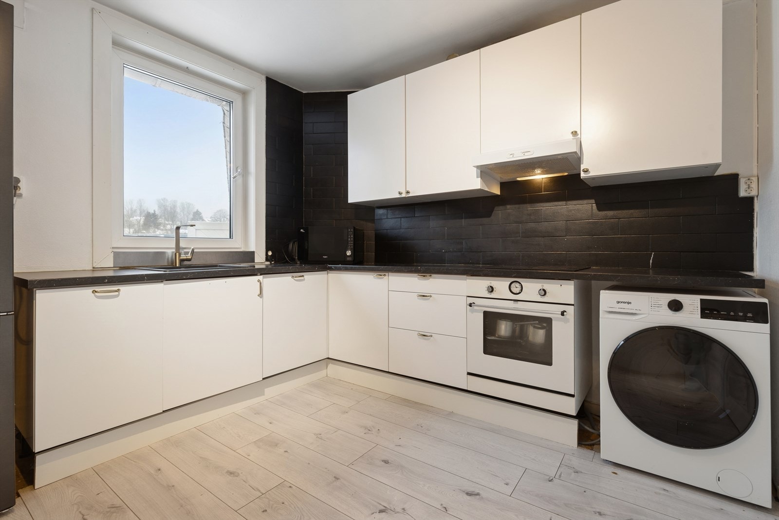 Godt med skapplass og praktisk løsning for hverdagsbruk Galleribilde