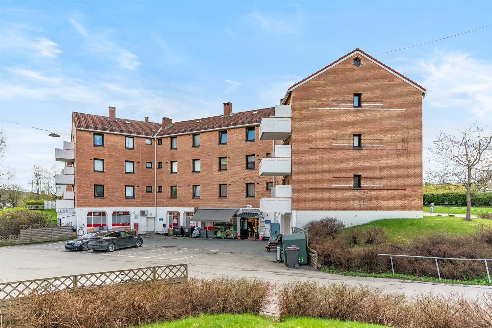 Søndagsåpen nærbutikk Grorud i kort gangavstand fra boligen (ca. 3 min) Galleribilde