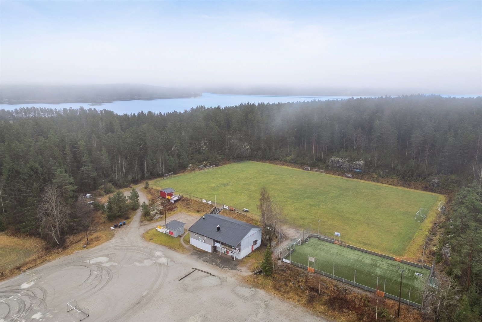 Ise Sportsklubb ligger i nærområdet med flere fotballbaner, perfekt for idrettsglade familier. Galleribilde