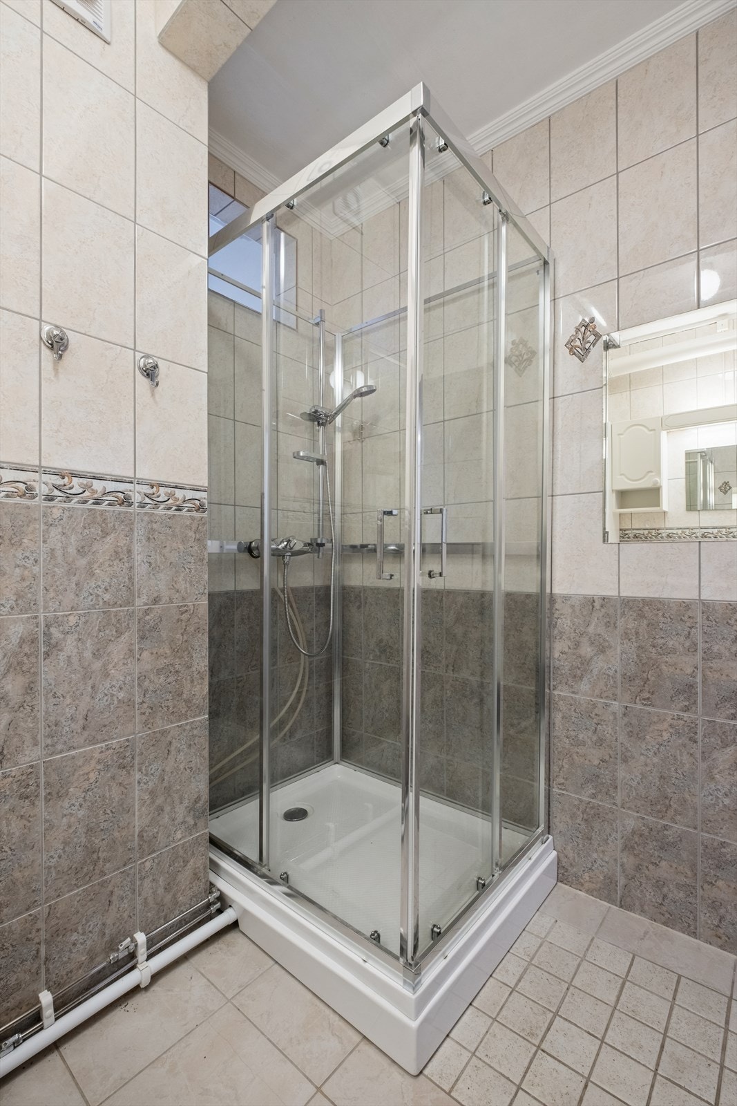 Dusjhjørne med dusjkabinett. Galleribilde