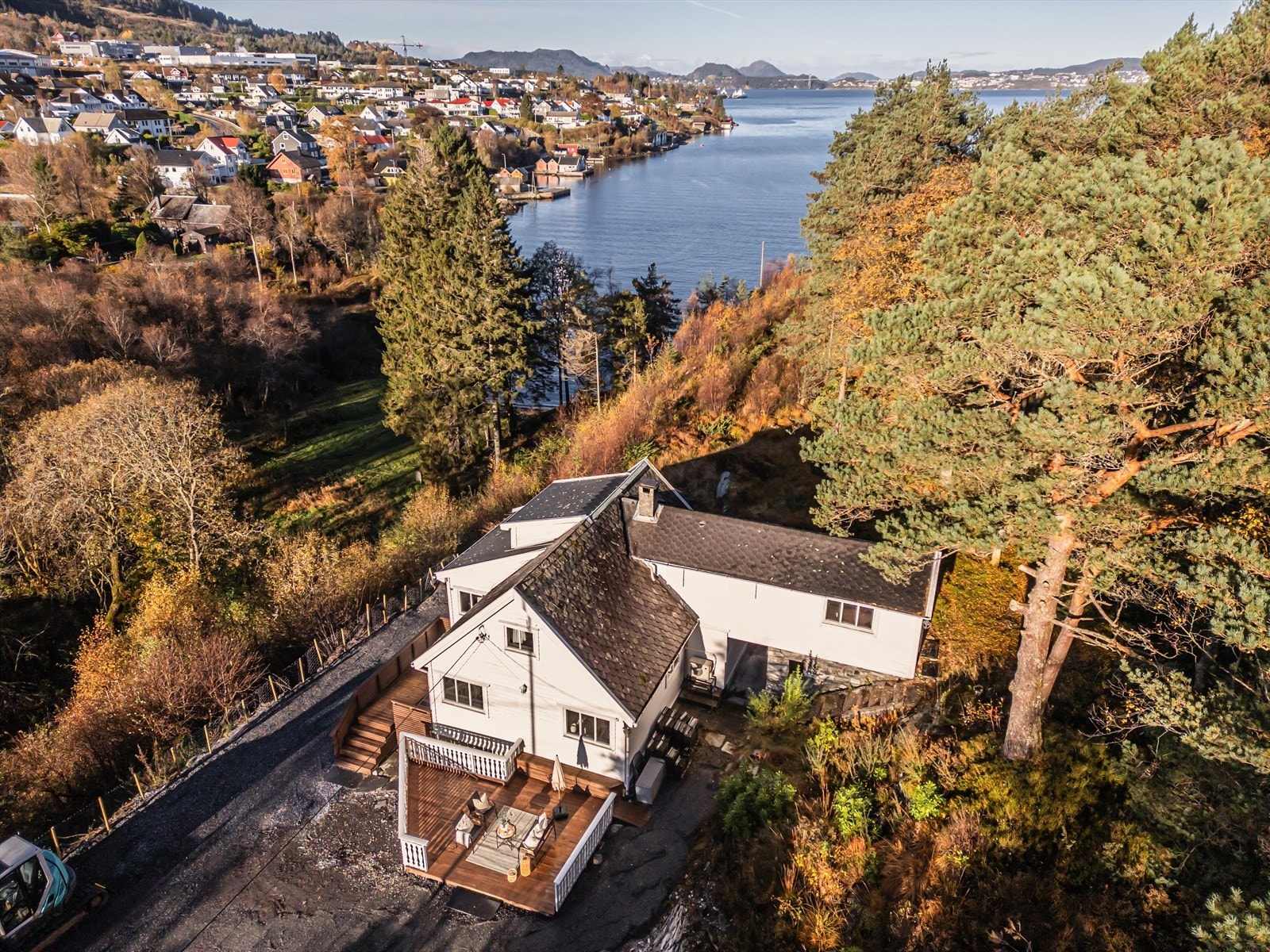 Boligen går over tre plan, med totalt 113 kvm BRA-i. Galleribilde