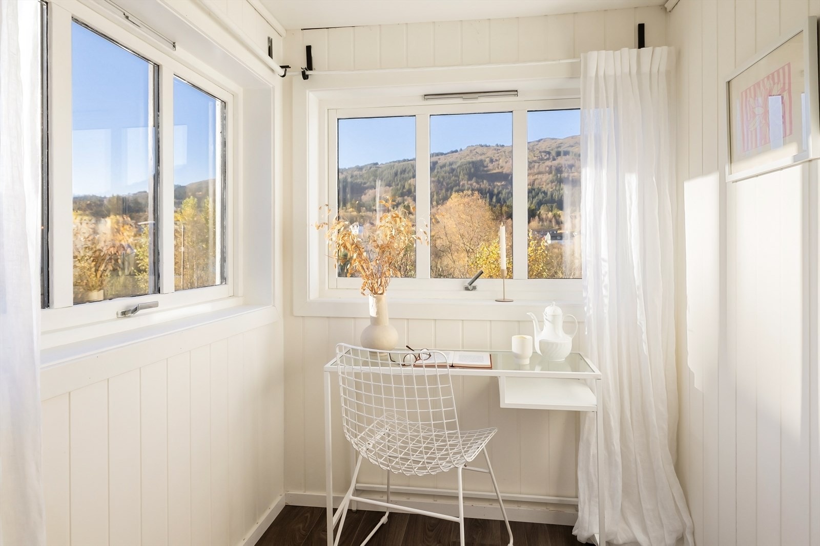 Fra gangen er det inngang til et eget kontor / gjesterom på 4,6 kvm. Galleribilde