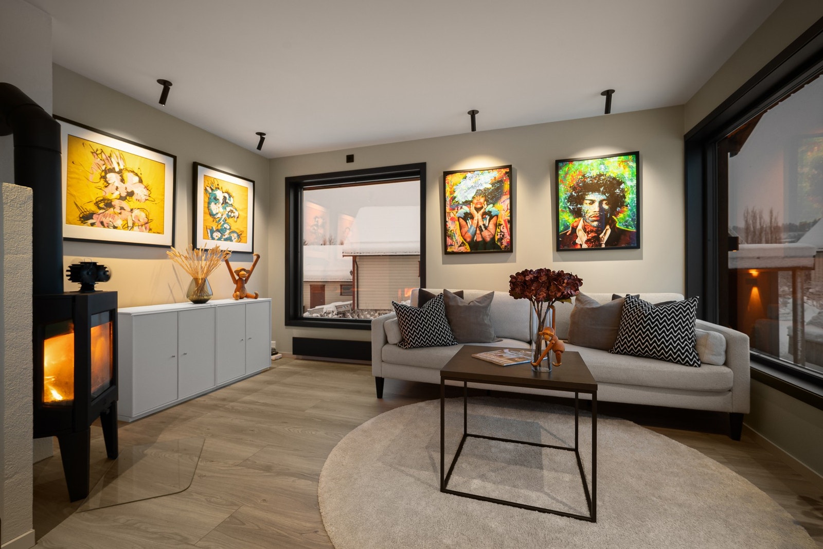 Romslig stue på 44m² med moderne uttrykk og god plass til ønsket møblement. Galleribilde