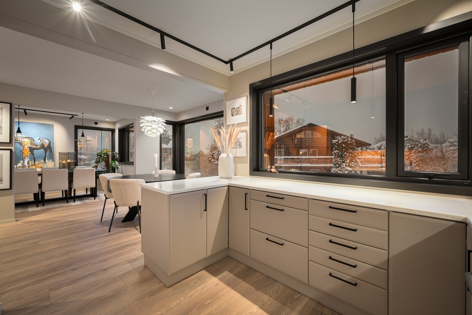 Kjøkkenet ble malt i 2022. Galleribilde