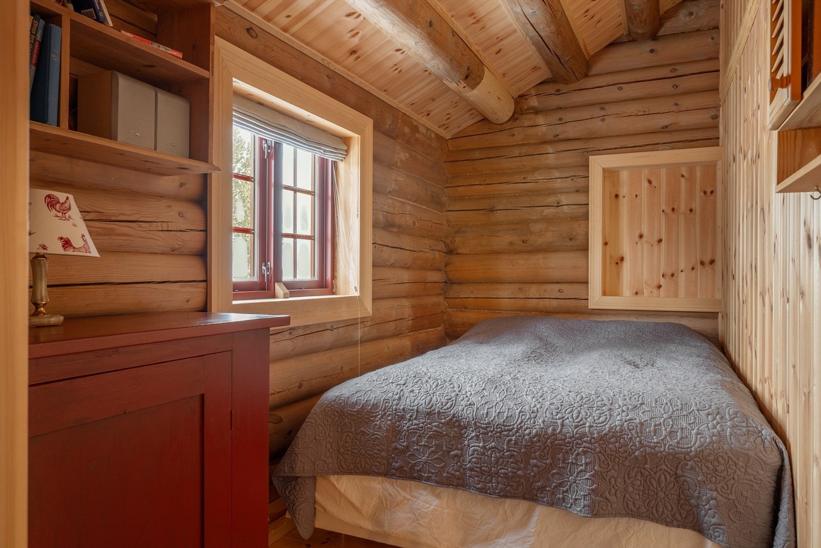 Soverom 1 er innredet med dobbeltseng. Galleribilde