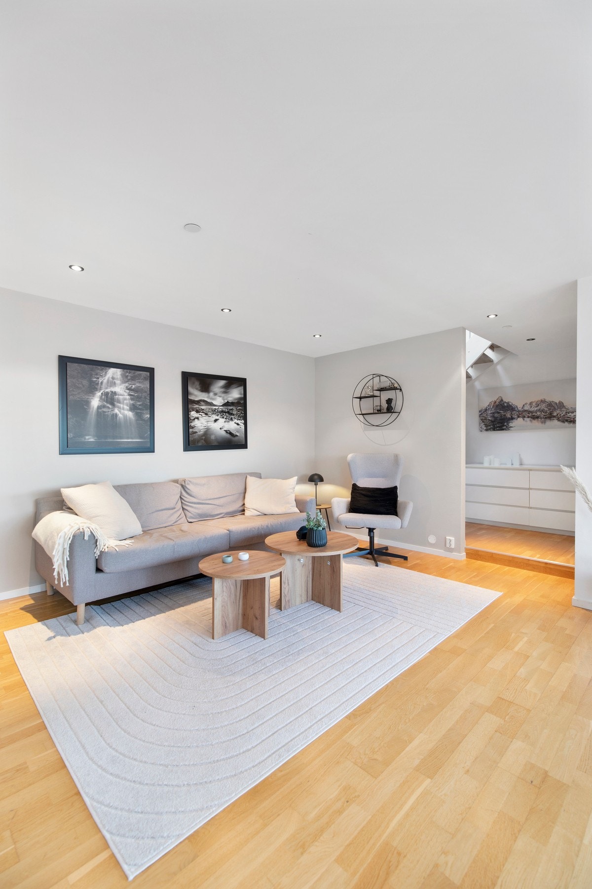 Fra stue er det trapp til loftsetasjen. Galleribilde