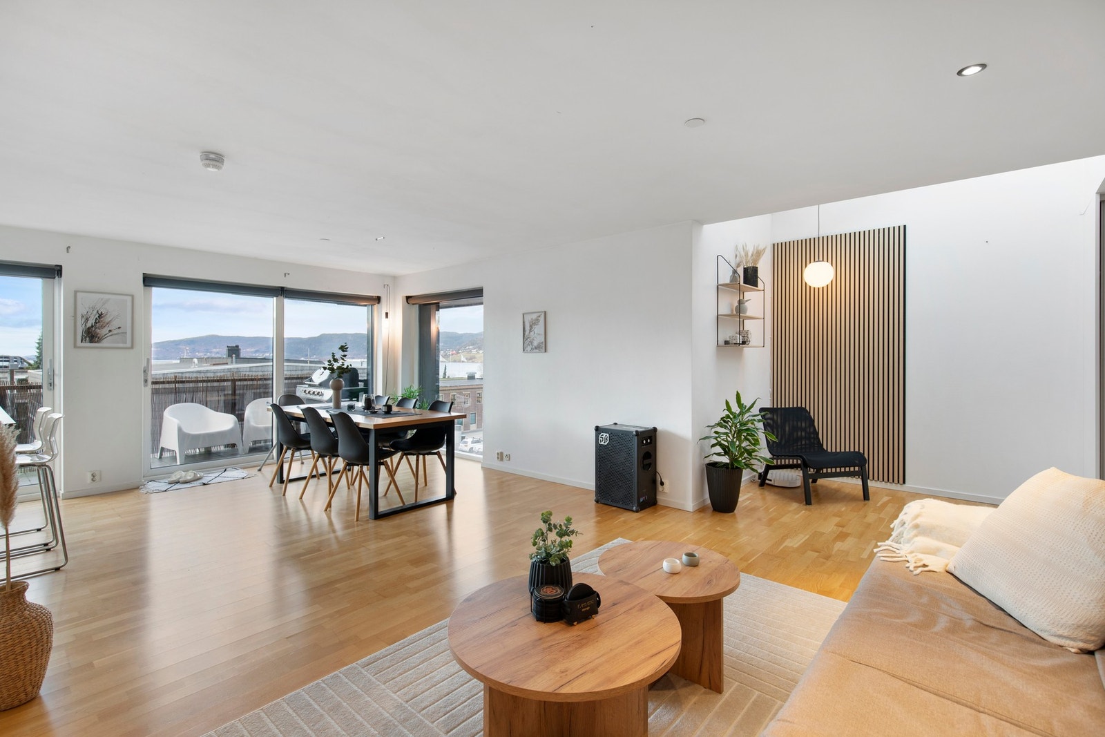 Leiligheten ligger i byggets 3.etasje og går over to plan. Galleribilde